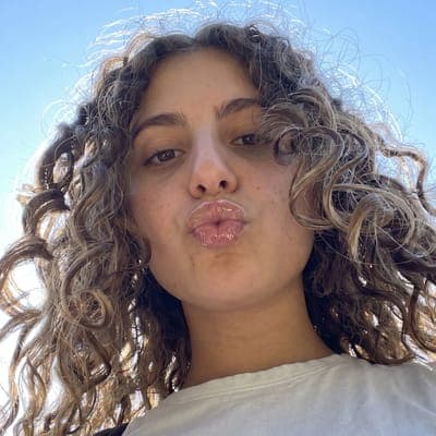 Millie 🦊 your next obsession 🧡 fast reply soft innocent look
